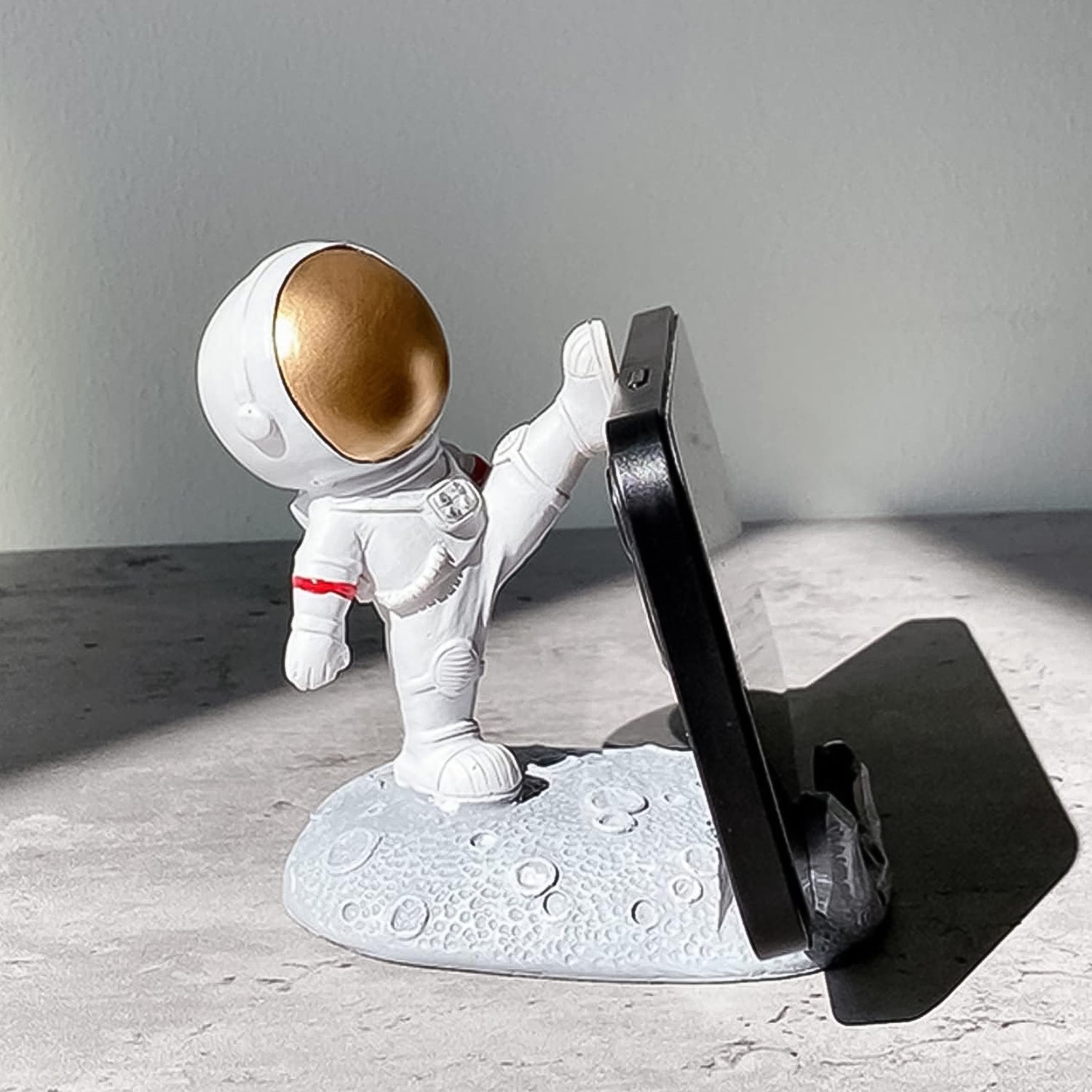 3D Astronaut Phone Stand