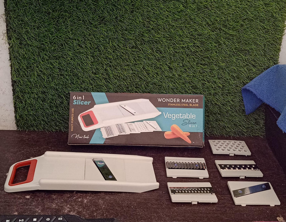 Multi-use slicers and graters set